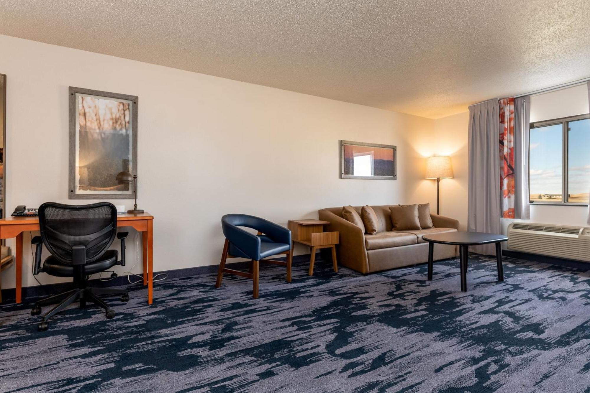 Fairfield & By Marriott